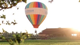 Terbang Romantis Naik Balon Udara di Resor Mewah Ubud