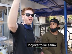 Jalan-jalan ke Mojokerto, Bule Ini Prank Penjual Makanan