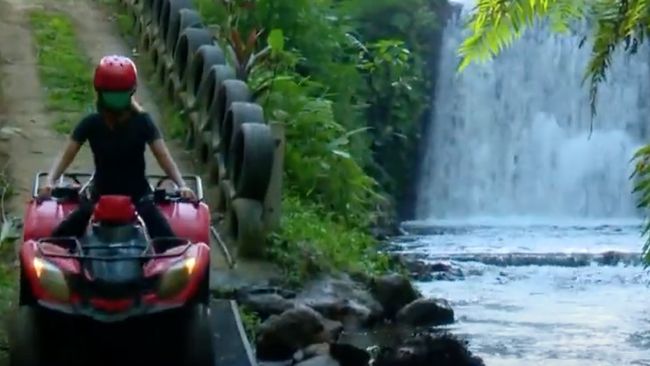 Di Bali sebagai salah satu destinasi wisata #DiIndonesiaAja favorit, wisatawan juga bisa menantang adrenalin seperti di Desa Bresela dan Desa Taro.