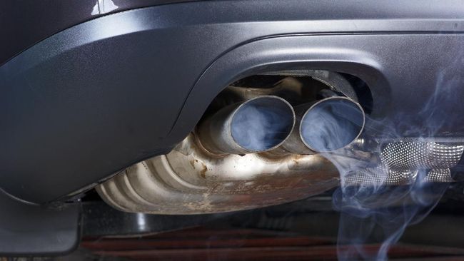 Berikut 8 penyebab knalpot mobil mengeluarkan asap yang menimbulkan efek pedih di mata:
