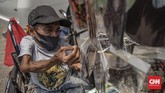 FOTO: Perjuangan Pedagang Difable Jajakan Masker Saat Pandemi Budi (39) sebagai seorang pedagang difabel turut mencari rezeki dengan menjajakan masker di tengah pandemi.