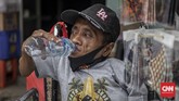 FOTO: Perjuangan Pedagang Difable Jajakan Masker Saat Pandemi Budi (39) sebagai seorang pedagang difabel turut mencari rezeki dengan menjajakan masker di tengah pandemi.