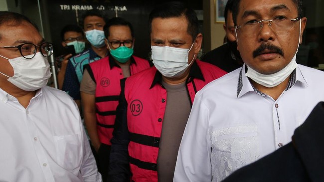 Brigjen Prasetijo marah ke anak buahnya dalam sidang surat jalan palsu Djoko Tjandra, setelah tahu anak buahnya itu yang melaporkannya ke polisi.