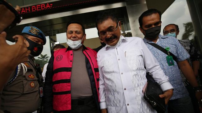 Kajari soal Jamuan 2 Jenderal: Prosedural, Ada Anggarannya Kajari Jaksel Anang Supriyatna mengatakan pemberian jamuan itu bagian dari layanan publik. Ia mengklaim di tingkat Kejagung dan KPK juga melakukan hal serupa.