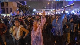 Aktivis Demokrasi Thailand Bentrok dengan Pendukung Raja
