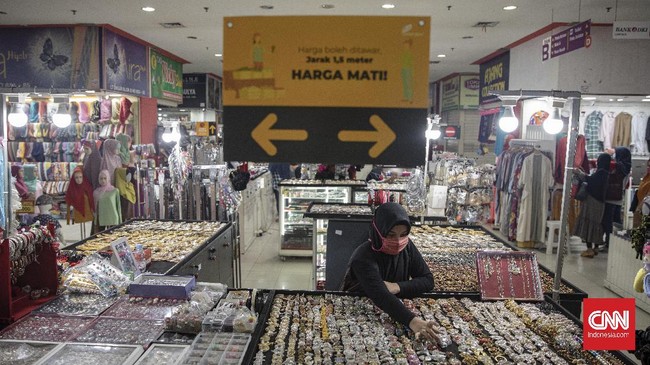 Satgas Covid-19 menyatakan kepatuhan penerapan protokol kesehatan 3M sempat kendor seiring pelaksanaan vaksinasi, yang paling menurun soal penggunaan masker.