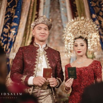 img-title Resmi Menikah, Nikita Willy Tampil Cantik dengan Suntiang