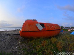 Duh, Sekoci Kapsul Imigran Gelap di Pangandaran Dibiarkan Terbengkalai
