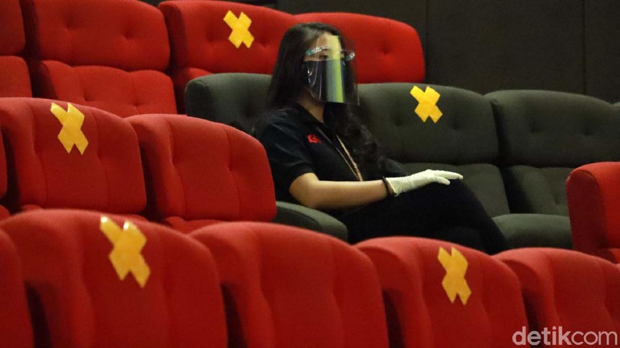 Sembilan bioskop di Kota Bandung, telah diijinkan beroperasi. Namun sepekan setelah dibuka, jumlah penonton bioskop masih rendah.