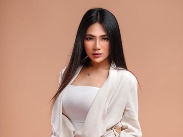 Heboh Berlliana Lovell Ngamen di Jalanan Kota Bandung