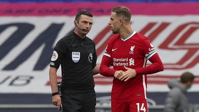 Legenda: Henderson Solusi Sementara Krisis Bek Liverpool