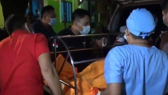 Cai Changpan alias Cai Ji Fan, terpidana kasus narkoba asal China ditemukan tewas gantung diri di sekitar pabrik pembakaran ban di dalam Hutan Jasinga Bogor.