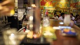 FOTO: Club 71, Bar Aktivis Hong Kong yang Mati karena Pandemi Club 71, bar tempat nongkrong aktivis dan pekerja kreatif Hong Kong harus tutup selamanya karena virus corona yang tak kunjung reda.