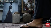 FOTO: Geliat Penjualan Barang Antik Kala Pandemi Covid-19 Pasar barang antik atau pasar loak di kawasan Kebayoran Baru, Jakarta Selatan tetap menggeliat di tengah pandemi virus corona.