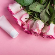 Manfaat dan Jenis Kulit yang Cocok Gunakan Skincare Berbahan Mawar