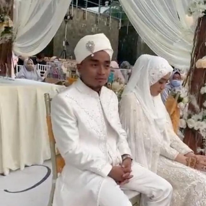 <p>Hafiz dan YouTuber Taqy Malik baru saja melangsungkan pernikahannya yang kedua dengan gadis pilihannya, Serell Thalib, pada 18 Oktober 2020.</p>