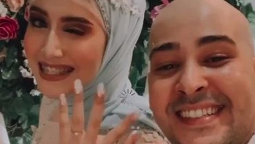img-title Resmi Lamar Sang Kekasih, Riza Shahab Pamer Cincin