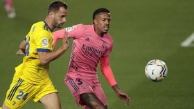Bek Real Madrid Eder Militao Positif Corona