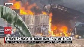 VIDEO: 15 Mobil & 2 Motor Terbakar Akibat Puntung Rokok
