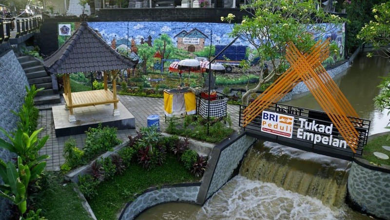 Pemandangan Sungai Tukad Empelan yang terletak di Darmasaba, Kecamatan Abiansemal, Kabupaten Badung, Provinsi Bali kini terlihat asri.