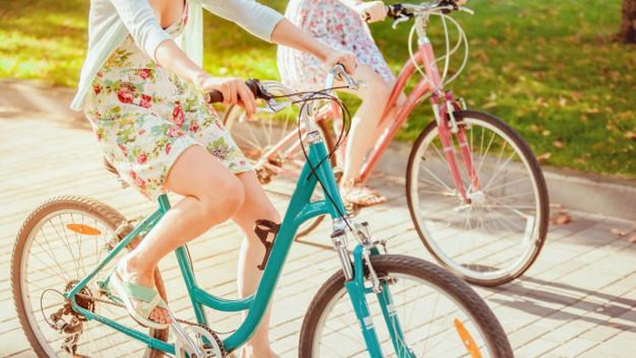 Biar Kulit Gak Gosong, Aplikasikan 5 Skincare Ini Sebelum Bersepeda