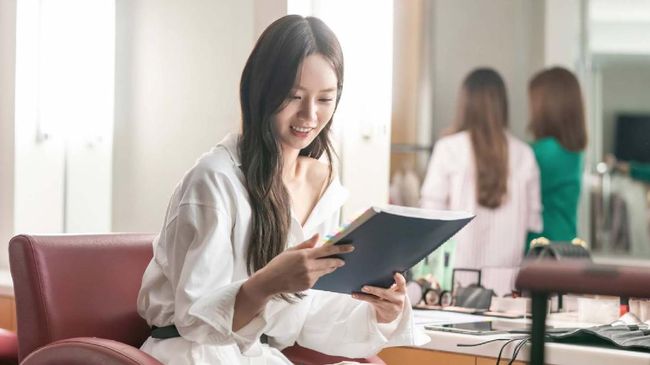 Bintang Reply 1988, Hyeri bakal tampil khusus di episode terbaru drama Record of Youth, yang dibintangi Park Bo-gum.