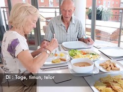 5 Momen Seru Kakek Nenek Inggris Saat Cicip Makanan Indonesia