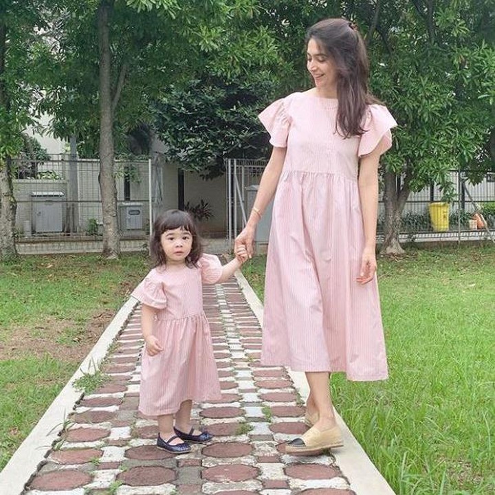 <p>Meski sudah jadi ibu dua anak, penampilan Nabila tetap terlihat cantik dan menawan ya. (Foto: Instagram @nsyakieb85)</p>