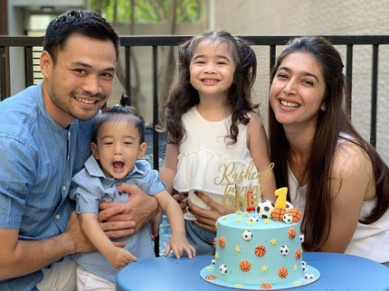 7 Potret Bahagia Nabila Syakieb & Dua Buah Hatinya yang Menggemaskan
