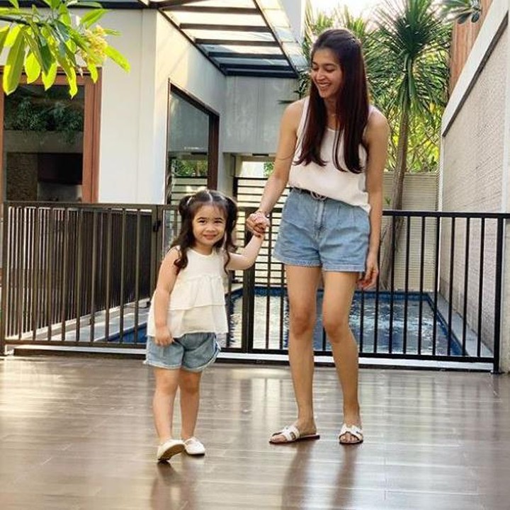 <p> Nabila Syakieb melahirkan buah hati pertamanya, Raqeema Ruby Radinal pada 7 Februari 2018. (Foto: Instagram @nsyakieb85)</p>
