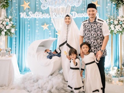 Hijrah & Dinikahi Politisi, Intip 7 Potret Bahagia Artis Cantik Ini