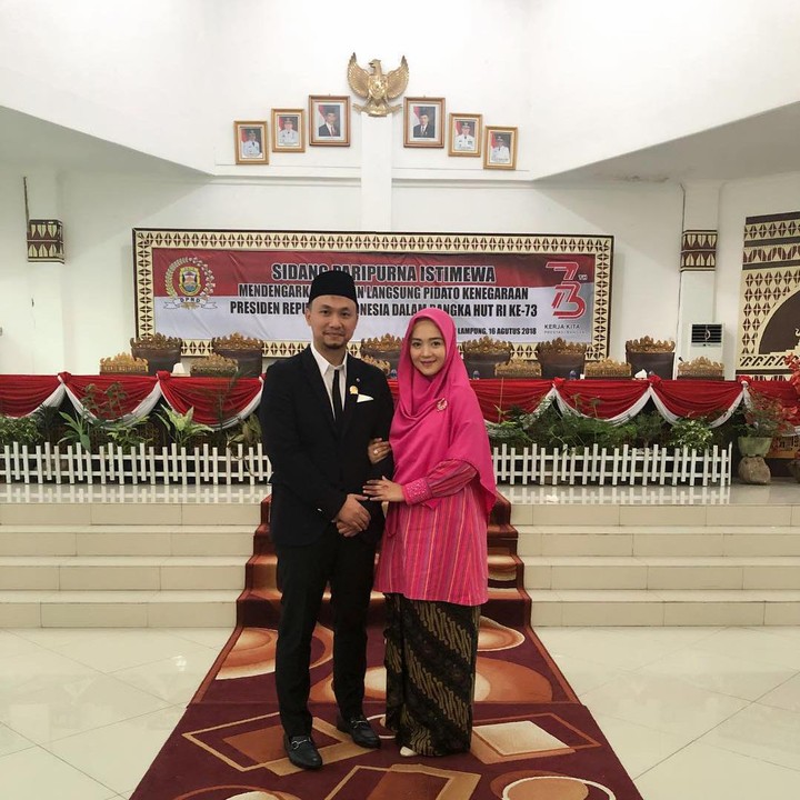 <p>Tak hanya bersama anak, Nuri juga selalu menemani sang suami dalam berbagai acara. Sebelumnya, diketahui jika suami Nuri menjabat sebagai anggota DPRD Provinsi Lampung. (Foto: Instagram @nurimaulida)</p>