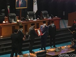 DPRD DKI Jakarta Sahkan Raperda Penanggulangan COVID-19