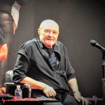 Kisah Pilu Phil Collins, Diselingkuhi Istri hingga Dicampakkan Lewat SMS