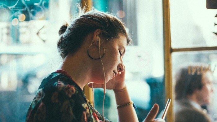 Ayo Upgrade Dirimu dengan 5 Rekomendasi Podcast Self-Improvement Ini!