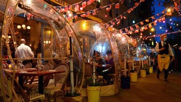 img-title Unik, Restoran Gunakan Balon untuk Tetap Jaga Jarak