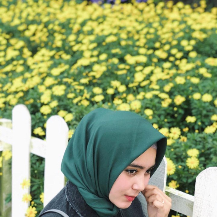 <p>Sherel sendiri dikenal sebagai seorang selebgram yang memiliki wajah cantik khas Arab. (Foto: Instagram @sherel_thalib)</p>