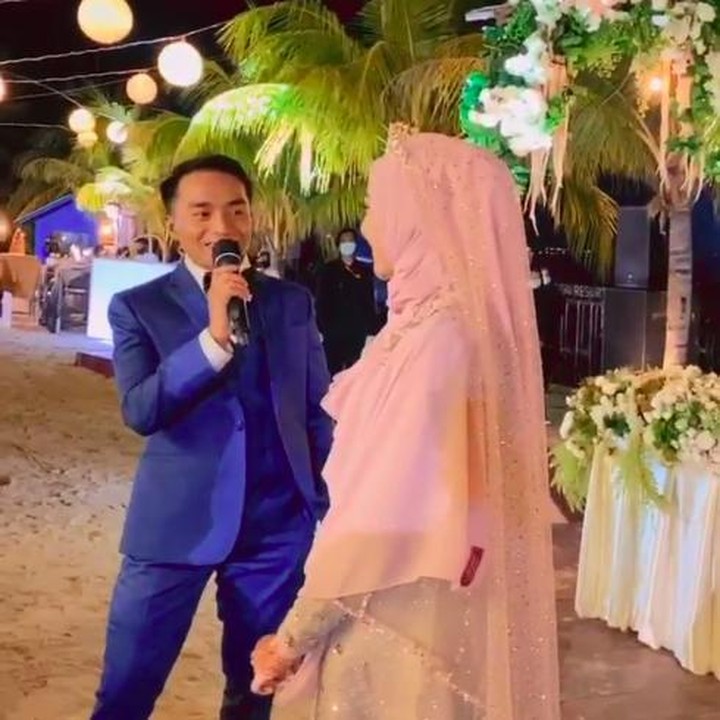 <p>Sherel Thalib tampak cantik mengenakan gaun bernuansa merah muda. Sementara Taqy, terlihat tampan dengan setelan jas berwarna biru. (Foto: Instagram @fikrialimkhan)</p>