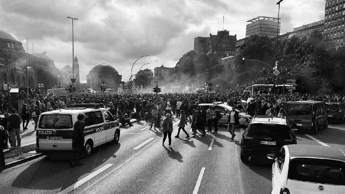 Terjebak Macet Karena Demo? Ini 5 Hal yang Bisa Kamu Lakukan Untuk Keluar dari Kerumunan