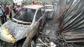 VIDEO: Akibat  Puntung Rokok, 15 Mobil dan Motor Terbakar