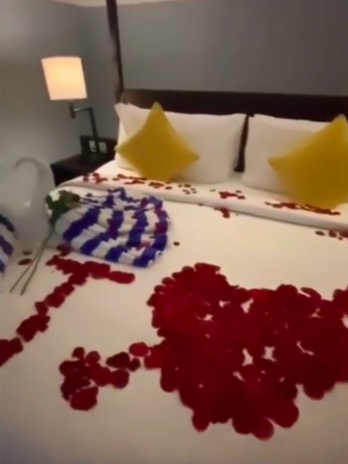 6 Foto Kamar Pengantin Mewah Taqy Malik dan Serell Nadirah