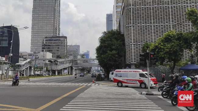 Dinas Kesehatan DKI Jakarta angkat suara ihwal isu yang beredar bahwa ambulans kosong sengaja mondar-mandiri di jalan untuk takuti warga.