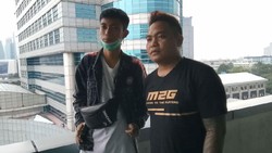 Lirik Lagu Menyala Abangku - Tian Storm