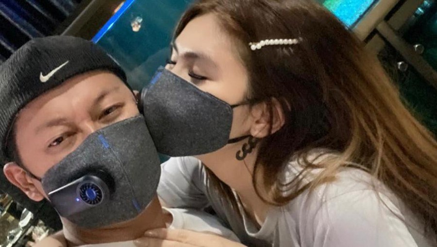 Angela Lee Resmi Menikah, Sosok Suami Tajir Jadi Sorotan
