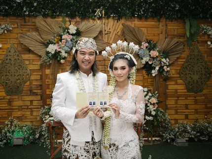 7 Potret Mesra Bojes AFI & Istri, Nikah Setelah Pacaran Beberapa Bulan
