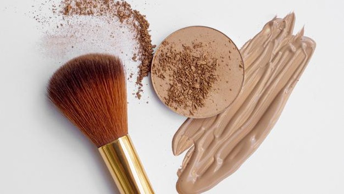 Cara Mudah Membersihkan Brush Makeup, Dijamin Gak Bikin Rusak