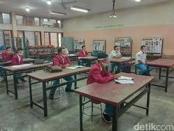 Hindari Ikut Demo, Jam Belajar Siswa SMA/SMK di Surabaya Diganti Siang