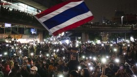 Polisi Thailand Kembali Gunakan Meriam Air Lawan Demonstran