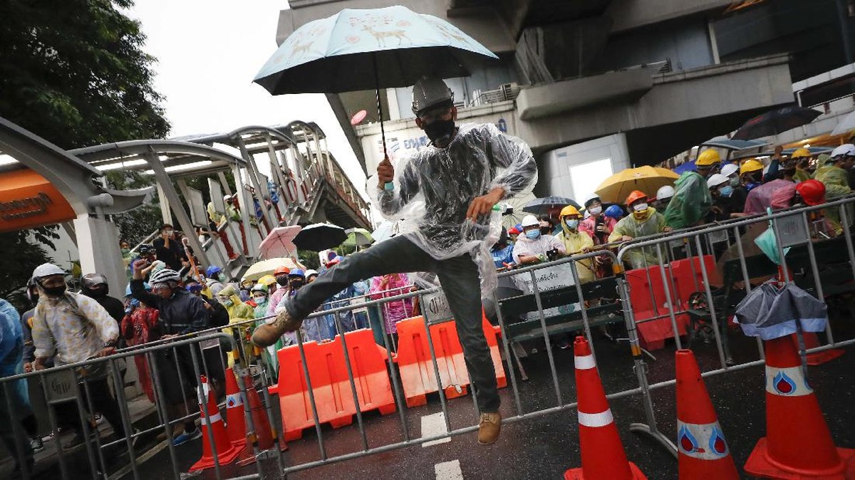 FOTO: Demonstran Thailand Pantang Surut Suarakan Tuntutan