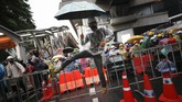 FOTO: Demonstran Thailand Pantang Surut Suarakan Tuntutan Para aktivis Thailand tetap turun ke jalan mendesak sejumlah aspirasi mereka, meski terancam hukuman melanggar status darurat dan jam malam.